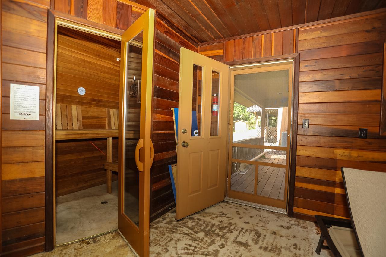 The Lodge At Beaver Lake Bed And Breakfast Rogers Εξωτερικό φωτογραφία